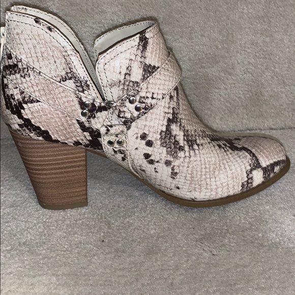 Fergalicious Shoes - NWOT Fergalicious Snakeskin Design Booties